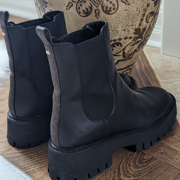 Michael Kors Woman Boots - Picture 1 of 9